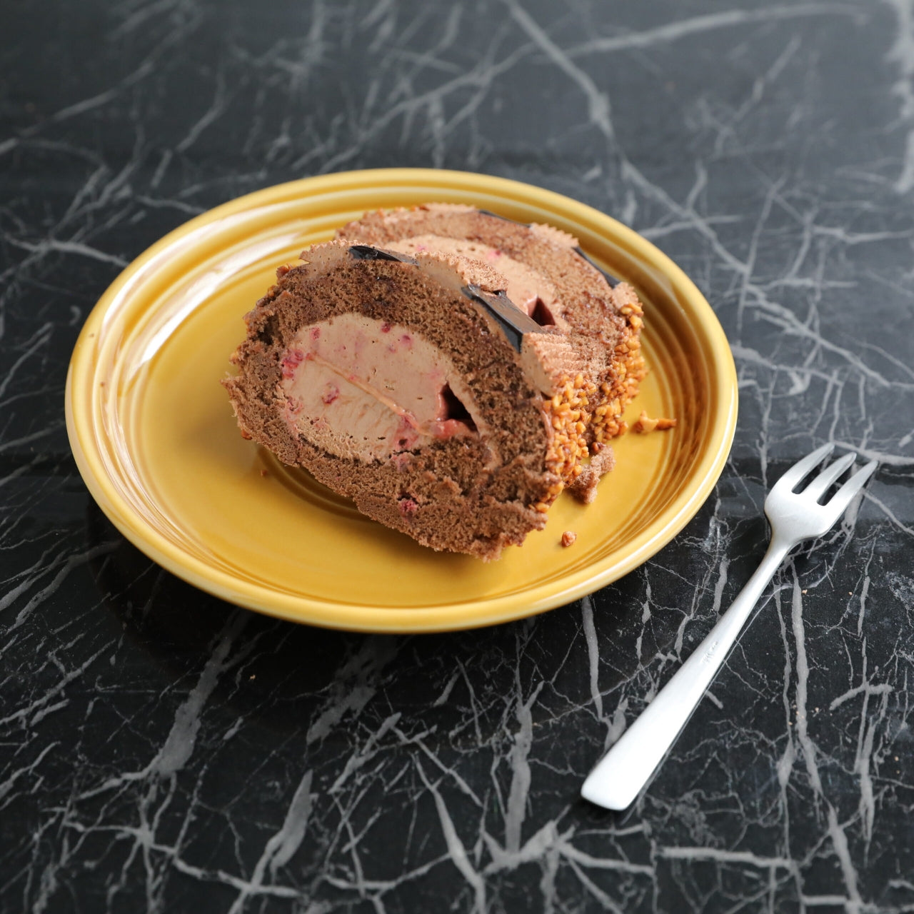 
                  
                    プレミアムロールケーキ　ブッシュドショコラ
                  
                